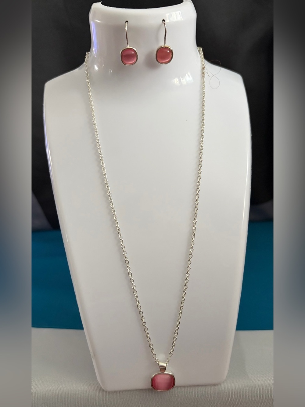 Pink Stone Silver-Tone Chain Necklace and Earrings Set